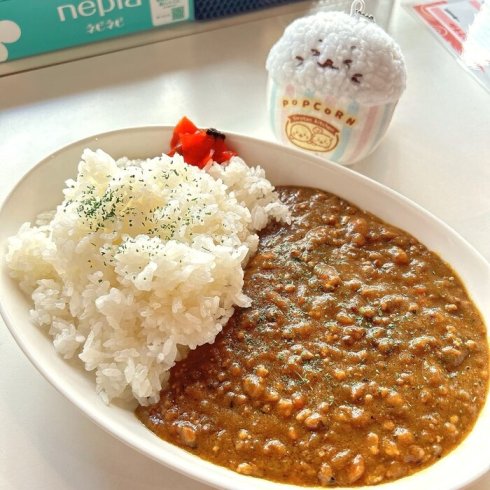 おはようございます😊 昨日の娘のお弁当です♪ ・ ・ 『 あざらし風兄弟 ♡』 ・入っているもの⚫︎白身魚のフライ+タルタル⚫︎ズッキーニのグリル ⚫︎ パンプキンマリネ🆔379603⚫︎ 絹揚げとニラのキムチごま和え🆔489845 一つ前のpostにもレシピ