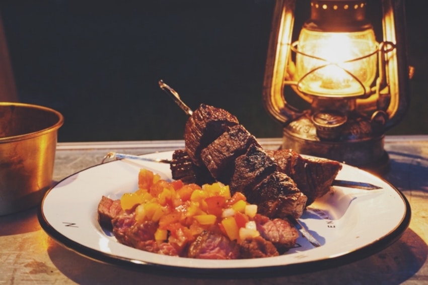 シュラスコとは？ブラジル発祥の肉料理の基本情報や飲食店での導入ポイントを解説 - ぐるなび通信