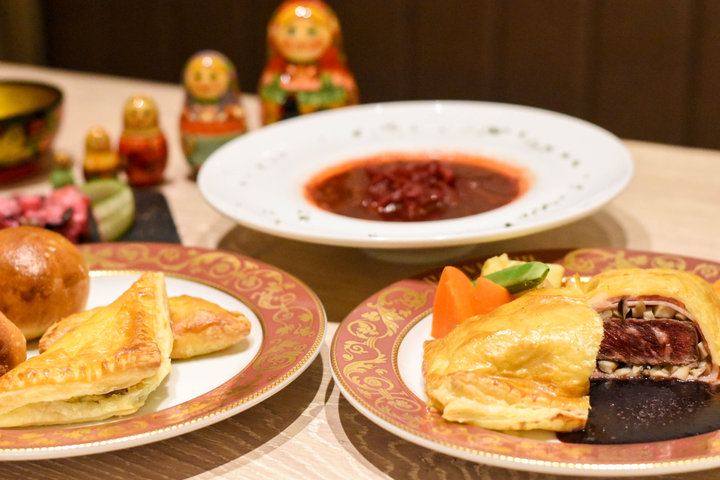 モスクワмосква の北朝鮮レストラン 「コリョ」коре 。地下鉄 レーニンスキー プロスペクト駅ленинскийпроспект の近くにあります。 本場の味が楽しめますので、 ロシア料理 に飽きた時に行きます。北朝鮮国営кндрで、ウェイトレスは皆、 喜び組 の出身だとか