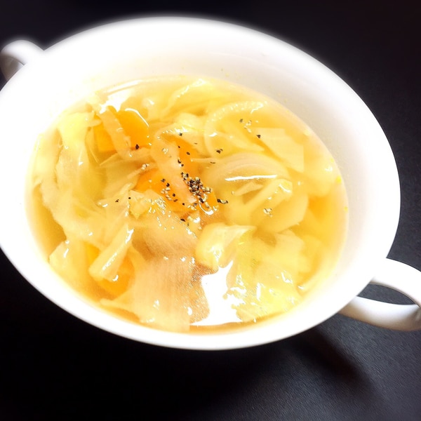 余った卵白を使ったコーンとタマネギのコンソメスープ