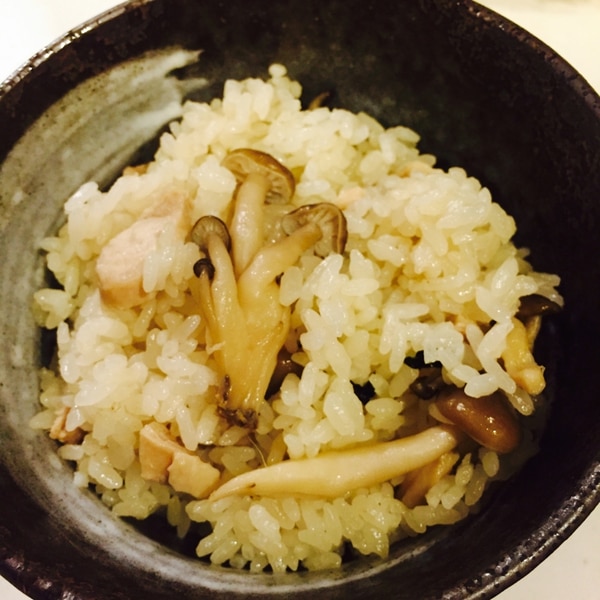鶏ごぼうの炊き込みご飯の作り方♪入れて炊くだけで簡単！鶏とごぼう等の旨味が米に染み込み最高に美味しい。冷凍ok！作り置きやお弁当にも最適