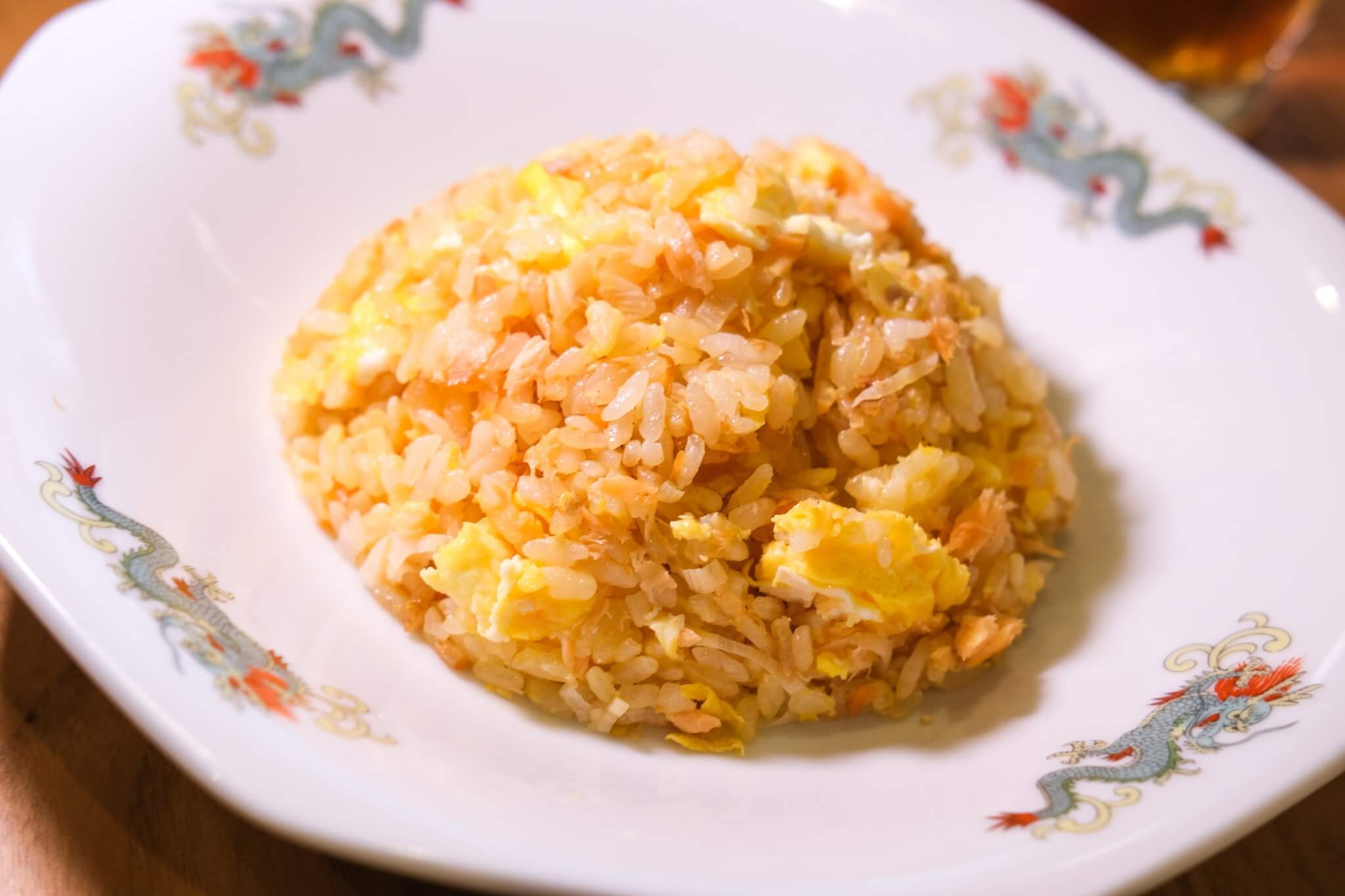 基本からアレンジまで！思わずつくりたくなる「甘塩鮭 炒飯」のレシピ集クックパッド