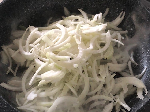 市販のルウに深みが増す「コクあまカレー」