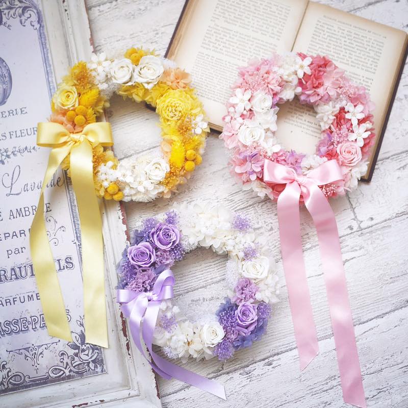 季節のお花おまかせ>フラワーギフトボックスアレンジメント リボン付き そのまま飾れる 生花 花市場から直送 父の日 お祝い お誕生日 結婚祝い フラワーボックスバラ カーネーション かわいい おしゃれ 女性 ギフト プレゼント 即日発送 手提げ付き メッセージカード無料