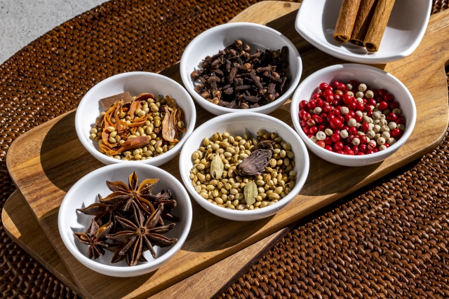 しび辛うまっ！春雨入り麻辣湯ぐっち夫婦です🙋‍♀️🙋‍♂️いつもありがとうございます＾＾ マーラータン、流行ってますよね〜！ 食べましたか？？実際にお店で食べてみたら 「なるほど、並ぶわけだ！」と納得。 からうまっ！で、夏にぴったりのおいしさでした