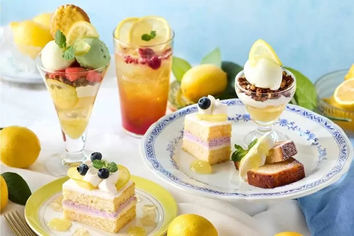 レモンが爽やかな、夏にぴったりのパフェ🍋, 市販の材料を使ってグラスに重ねるだけで作れるから、, 手軽におうちカフェ気分が味わえます🙌,お子様と一緒に作っても楽しいですよ🎵, ◾️材料1人分, ※お好みで, レモンマシュマロ, バウムクーヘン, コーンフレーク, ホイップクリーム,アイスクリーム, レモン, ミント, ◾️作り方, ①バウムクーヘンはサイコロ状にカットします。 ,