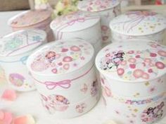 ポーセラーツレッスン♪ 3段のお重と箸置きを作られました🎍 初めてのポーセラーツ。 綺麗に仕上がりました😊おせち料理を素敵に盛り付けてテーブルも華やぎますねっ🎉ポーセラーツポーセラーツサロンポーセラーツ作品お重名古屋おけいこ名古屋習い事