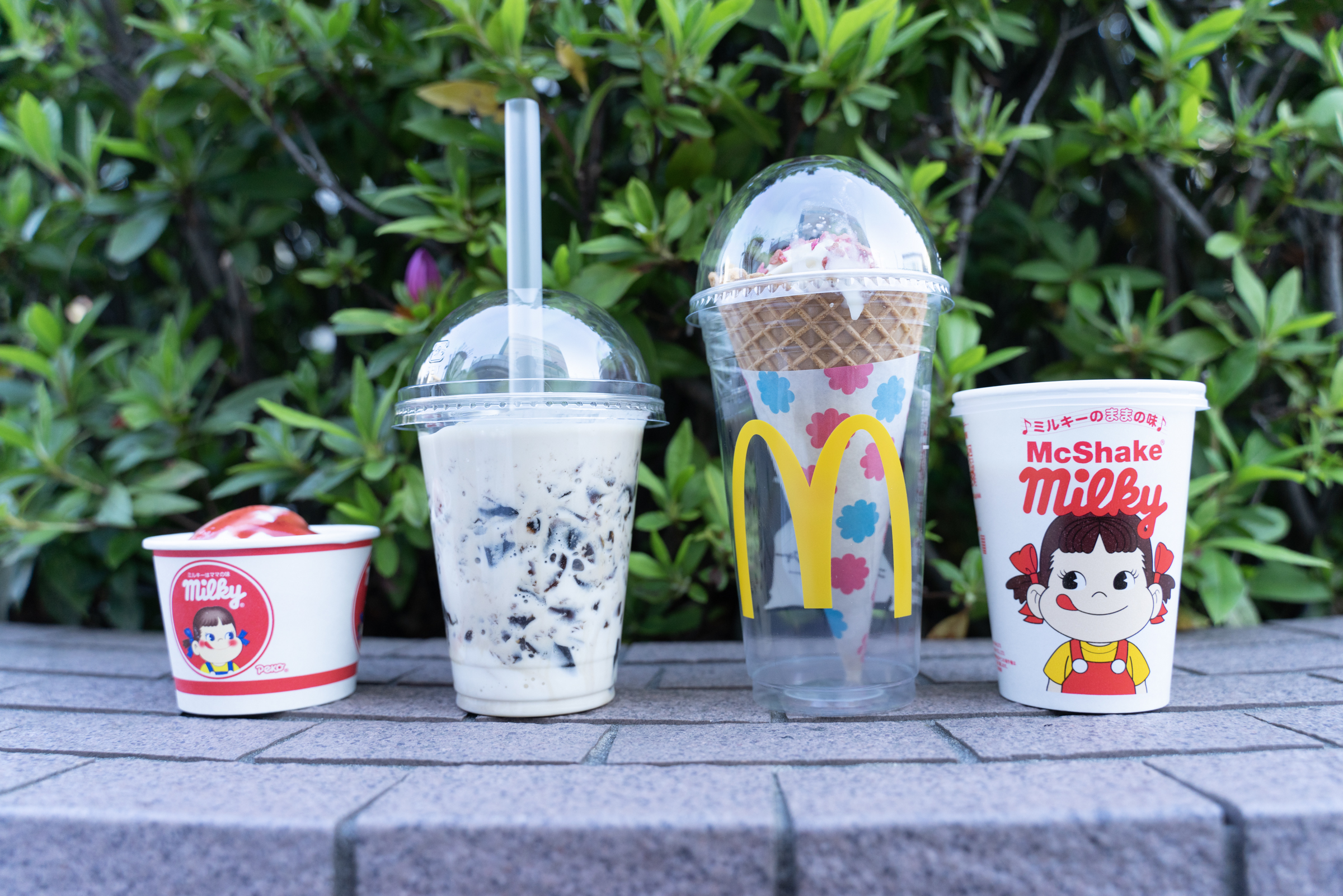 マクドナルドでミルキーコラボ → マックと本家のソフトクリームとシェイクを食べ比べてみたら、まさかの結果がロケットニュース24