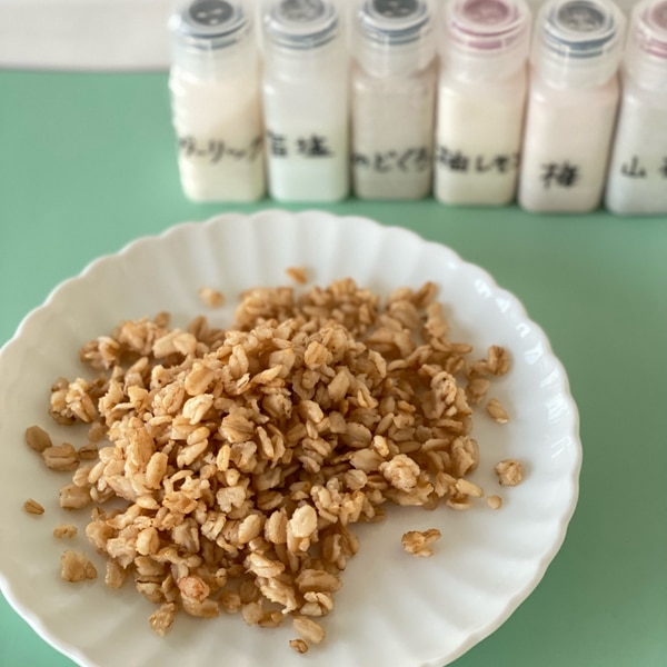 卵なし、牛乳なしのレーズンオートミール蒸しパン