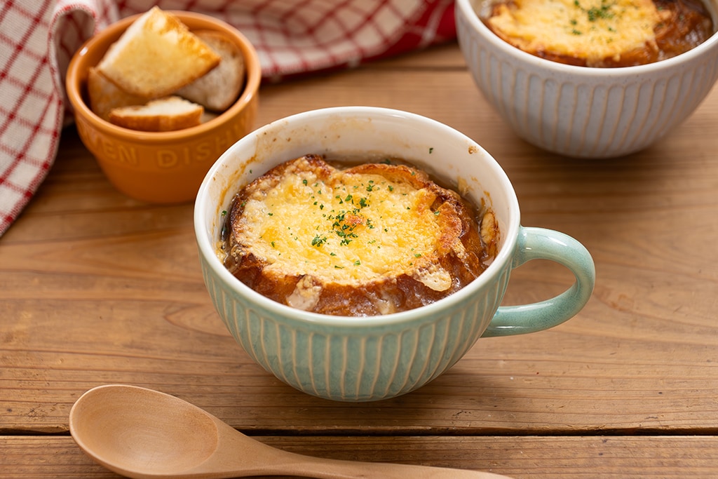 プロの料理人が教える簡単レシピ『オニオングラタンスープ』