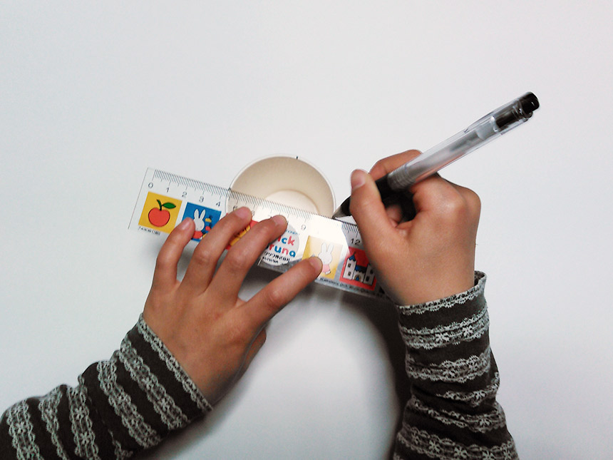 高齢者 在宅介護 工作で紙コップを使って簡単『フリスビー』を母親と一緒に作って投げてみるとスカッとしました新レクネタ