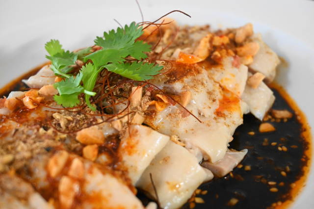 名店が教える「スペシャリテの秘密」 飄香 の『山城口水鶏 四川名物よだれ鶏』 │ ヒトサラマガジン