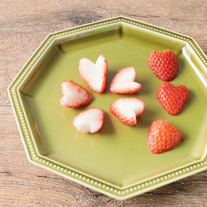 簡単でおしゃれ！いちごの盛り付け方と飾り切り方法 - macaroni