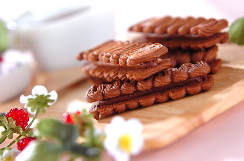 SNSで話題のチョコチャンククッキー作ったら美味すぎた🍪🍫, ⚫︎材料 5枚分 , 無塩バター100g, 上白糖120g, 卵M 1個,薄力粉150g, ベーキングパウダー2g, チョコレート100g,チョコチャンククッキークッキーお菓子作りお菓子作り記録焼き菓子料理男子料理記録料理記録料理動画料理レシピ料理日記料理好き手料理簡単料理