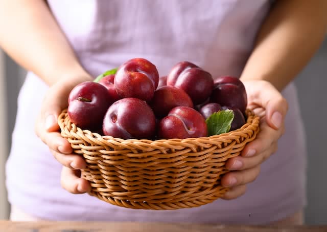 管理栄養士監修 「プラム」の主な栄養素とカロリーまとめ！ダイエットに効果がある？サンキュ