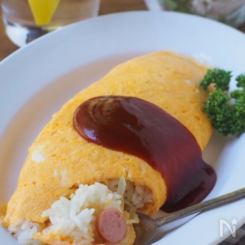 簡単美味しい♪バターライスのオムライス