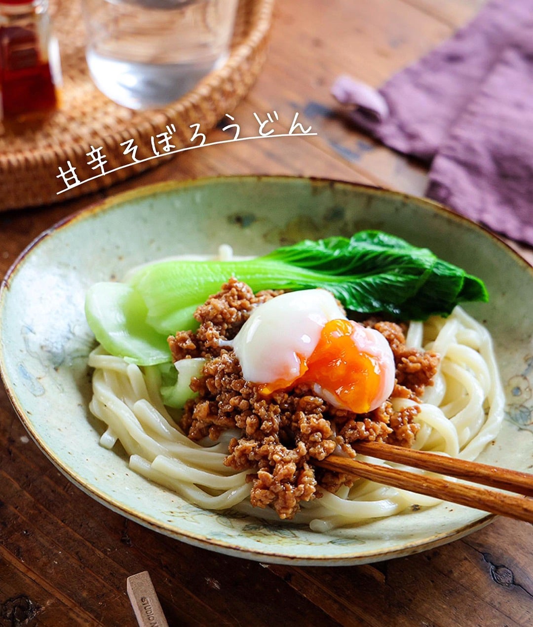 簡単に済ませたい日に！旨辛そぼろの混ぜ釜玉うどん