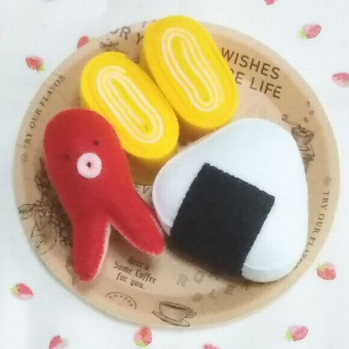 フェルトで作るウインナー 無料型紙＆作り方 手作りおままごと手芸＊あまなつのフェルトキッチン＊