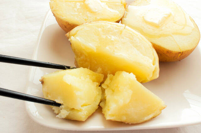北海道の料理人の じゃがバターの作り方 試してみたら 茹で方や冷まし方の違いでこんなに旨いのか！2024年3月24日- エキサイトニュース