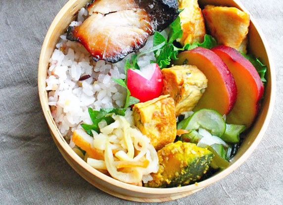 人気のレンジで簡単つくりおき常備菜レシピ。さつまいものはちみつレモン煮 - つくりおき食堂