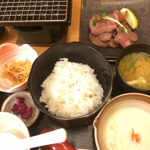 牛タンに麦飯やとろろがなぜついてくるの？ 実は女性のためだった？まいにち牛タン