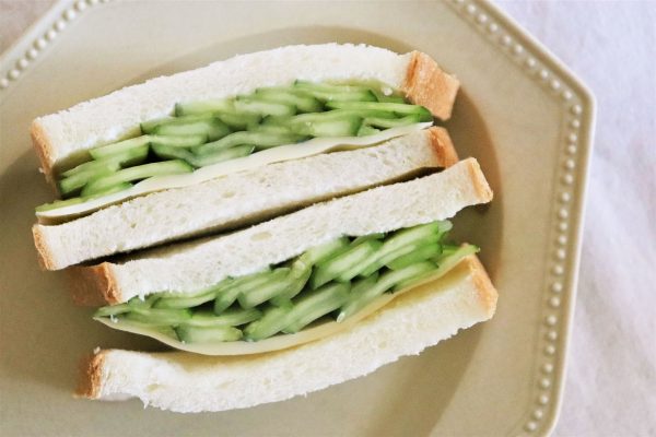 パンに合わせる料理レシピ詳細 - 塩もみきゅうりのサンドイッチおいしいパンの百科事典