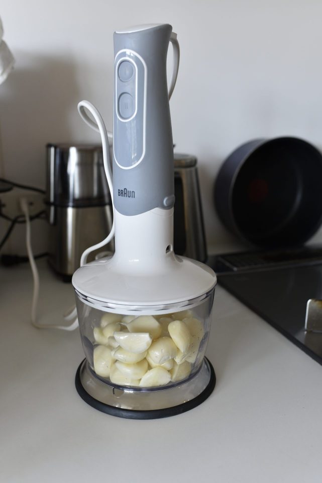 ニンニクの薄皮をキレイに剥くには？ 色々試してわかった簡単皮むき法 – ページ 2 – 食楽web