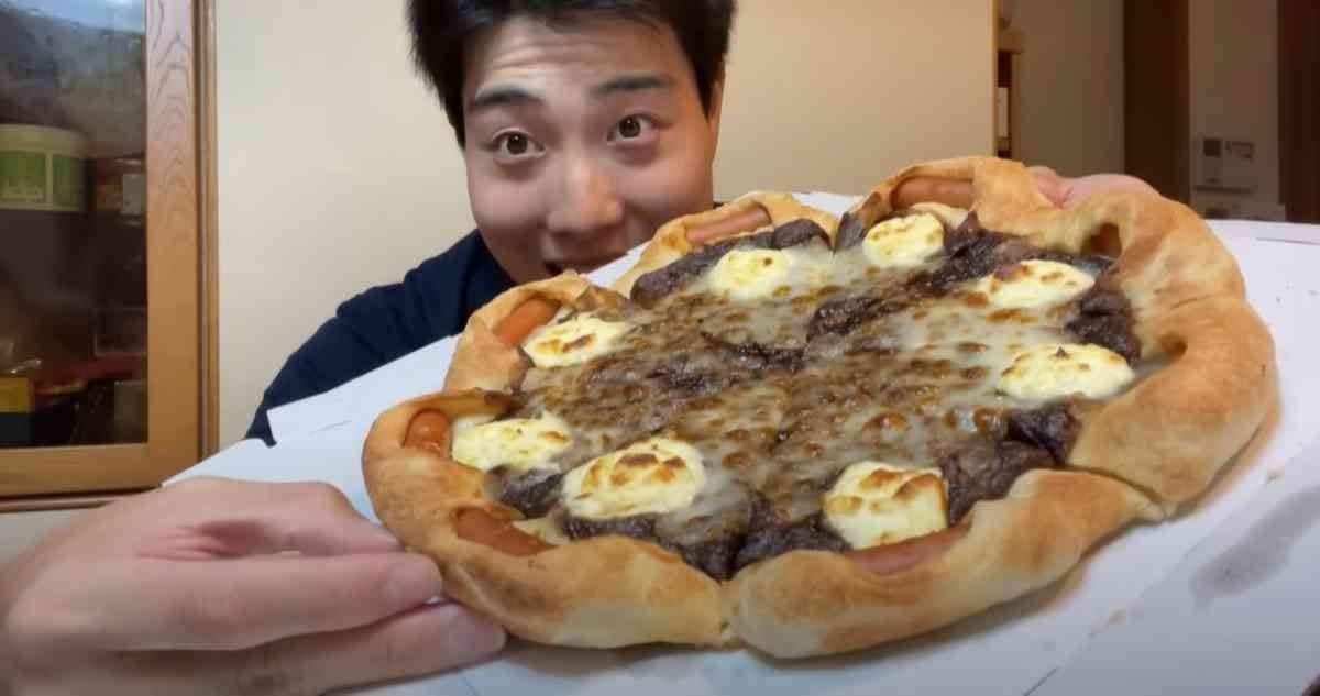 SNSで話題「ウインナーコーヒーピザ」、食べてみたら ？ 記者も驚いた「意外な味」。東京バーゲンマニア