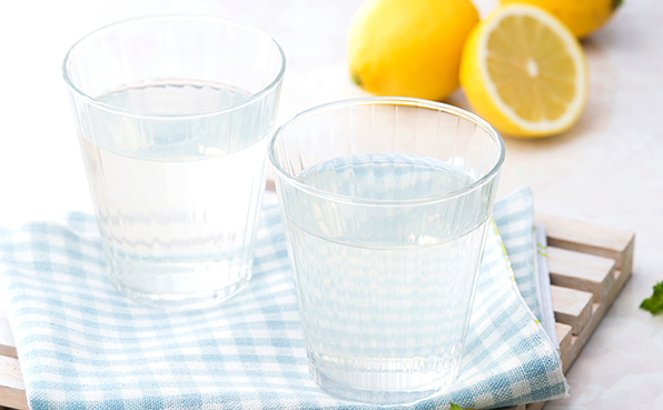 レモンまたはライムウォーターの2つの簡単な作り方 写真付き