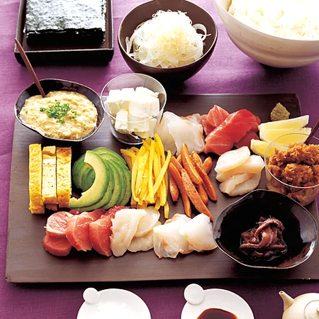 残りものを、おいしくアレンジ！食材を巻くだけ「手巻き寿司」 最新号からちょっと見せkodomoe コドモエ —「親子時間」を楽しむ子育て情報が満載