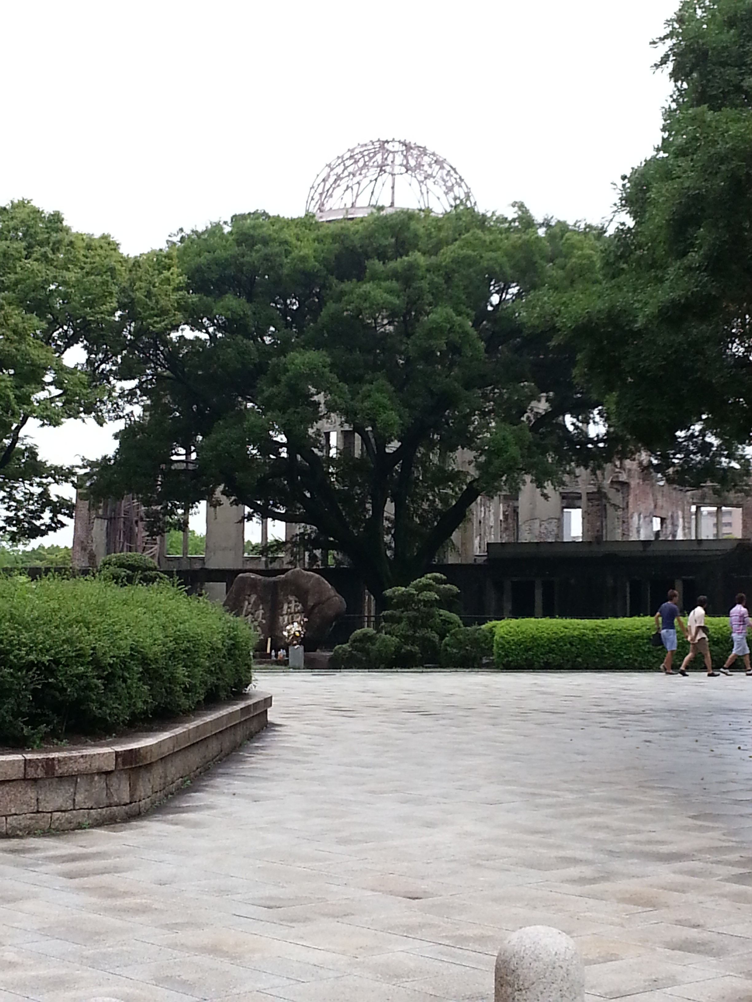 8月の最終日✨ 裏千家蒼会納涼茶会へ 登録有形文化財でもある大橋茶寮の由緒あるお茶室へ伺わせていただきました。お誘いいただきました弥生さんの美しいお点前も拝見させていただきました。 凛として品格漂う美しい手捌きでした✨ 濃茶席では店主でもあります96歳の大橋