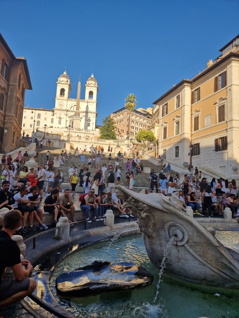 ローマ市内の映画で超有名になったスペイン広場にあるローマ階段でジェラートは食べない！-イタリア旅行記33