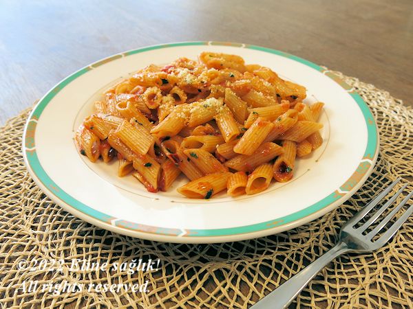 お家ご飯🏡⋆*」🍝 ☆ペンネアラビアータ 玉ねぎの甘味としっかり辛いペンネのパスタ。 使用材料 日清製粉Welna マ·マー ペンネ 100g玉ねぎ 1 6個 にんにく 1片 赤唐辛子 2本 塩 適量 オリーブオイル 大2 ホールトトマト 1 3缶 バジル 好みでアラビアータ