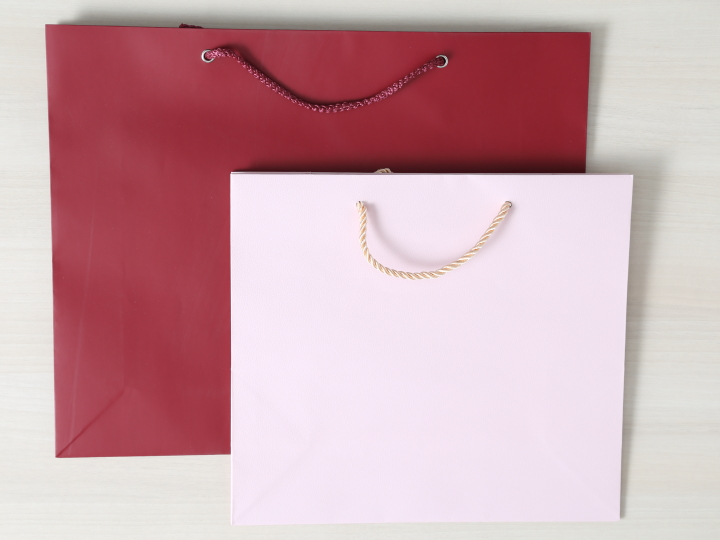 100均ダイソーの「紙袋」おしゃれで便利な20種類比較！何枚入り？大型、無地は？イチオシichioshi