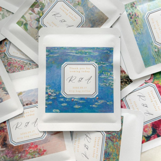 本日紹介したいアイテムは・ @thumb_littlefinger さまのスタバブーケ返信ハガキを1番初めに届けてくれたゲストさまへサプライズプレゼント🎁 スタバカードを使ってブーケをDIY💐※材料や作り方の詳細などに関するご質問、コメントは控えさせていただきます