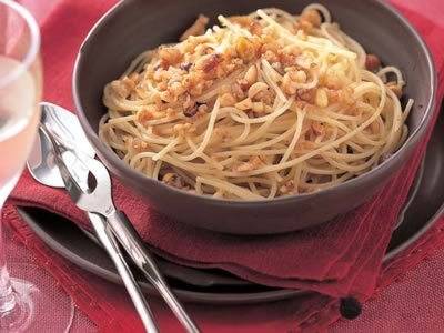 山の恵みをいただきます！ 木の実の収穫と草木染体験「colocal コロカル」ローカルを学ぶ・暮らす・旅する