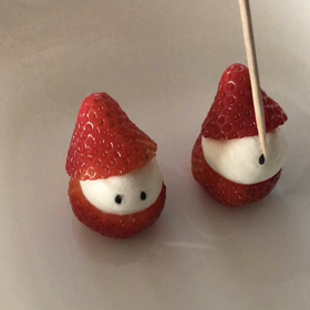 手作りクリスマス飾り１００均材料で作るいちごサンタクロースの作り方 - ココエデュ