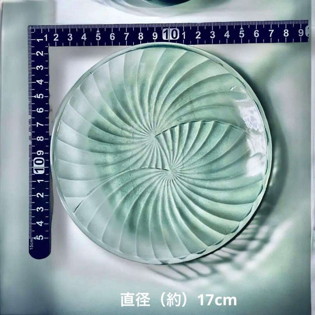 うつわの世界～ガラスの皿に溶け込む和菓子～ ～ 日本文化を楽しむ - Ryotei Style Jp リョウテイ スタイル