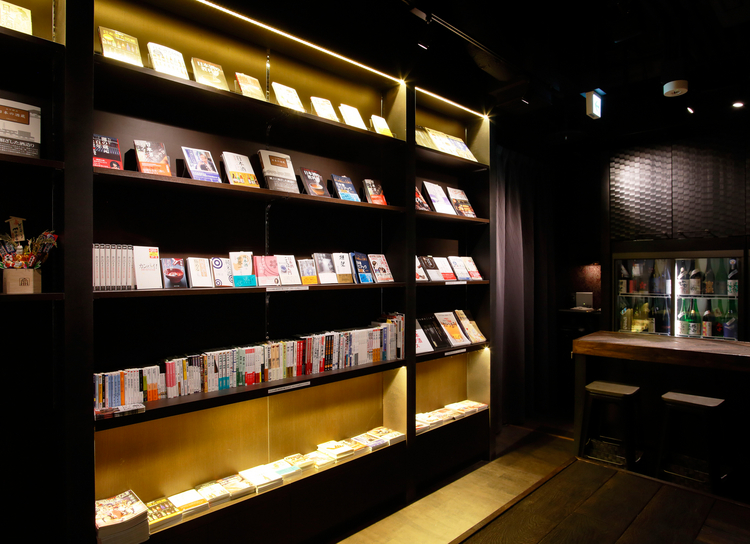 酒棚 ディスプレイ 酒棚 ウイスキーラック 酒ラック ウイスキー 収納 ワインラック 木製ワインラック ウイスキー 棚引き出しまたは収納キャビネットが 2 つ付いている 大容量ストレージ 耐荷重75kg 竹素材 リビングルーム 書斎 レストラン バーに最適=AOPIPI ワイン