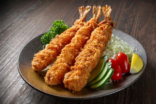 エビフライの揚げ時間はどのくらい？カリッと揚げるコツも紹介食・料理オリーブオイルをひとまわし