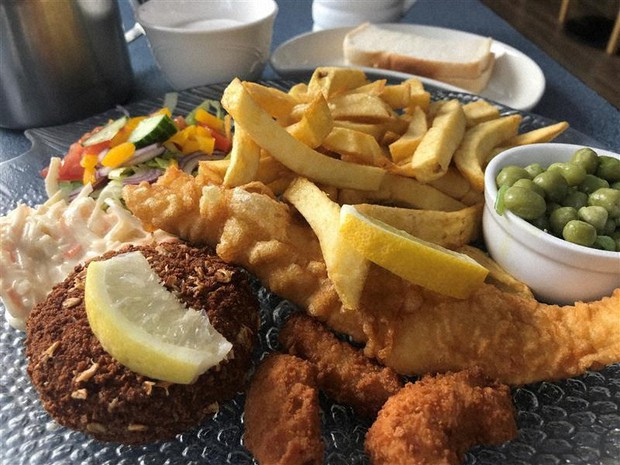 世界屈指の絶品フィッシュ＆チップス！NZ「ハルルフォールズ・テイクアウェイ」ニュージーランドトラベルjp 旅行ガイド