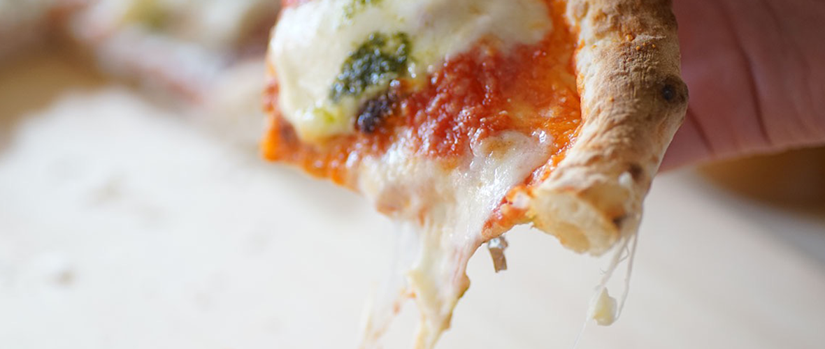 冷めたピザをおいしく食べる方法 - フライパンで温め直して食べ比べてみたマイナビニュース