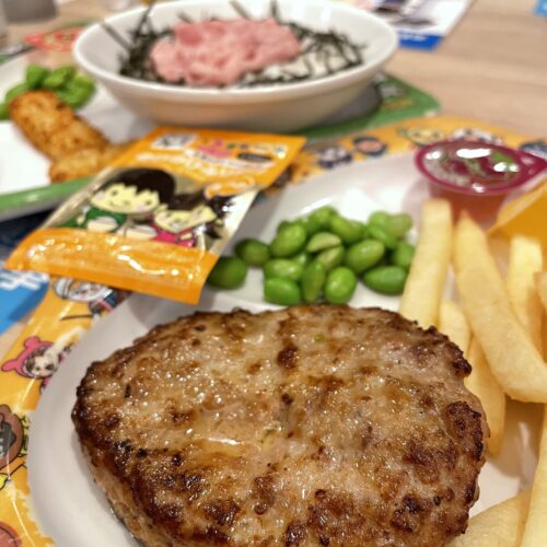 📣ガストの半額クーポンキターーー！□□□□□□□□□□□□□□□□□ 家族で楽しめる🌈半額クーポン🌈 キッズメニュー＆生ビールが安い‼□□□□□□□□□□□□□□□□□ キッズプレートは4種類が半額に！💥 大人の方は生ビールをどうぞ🍺✨ アプリクーポンは