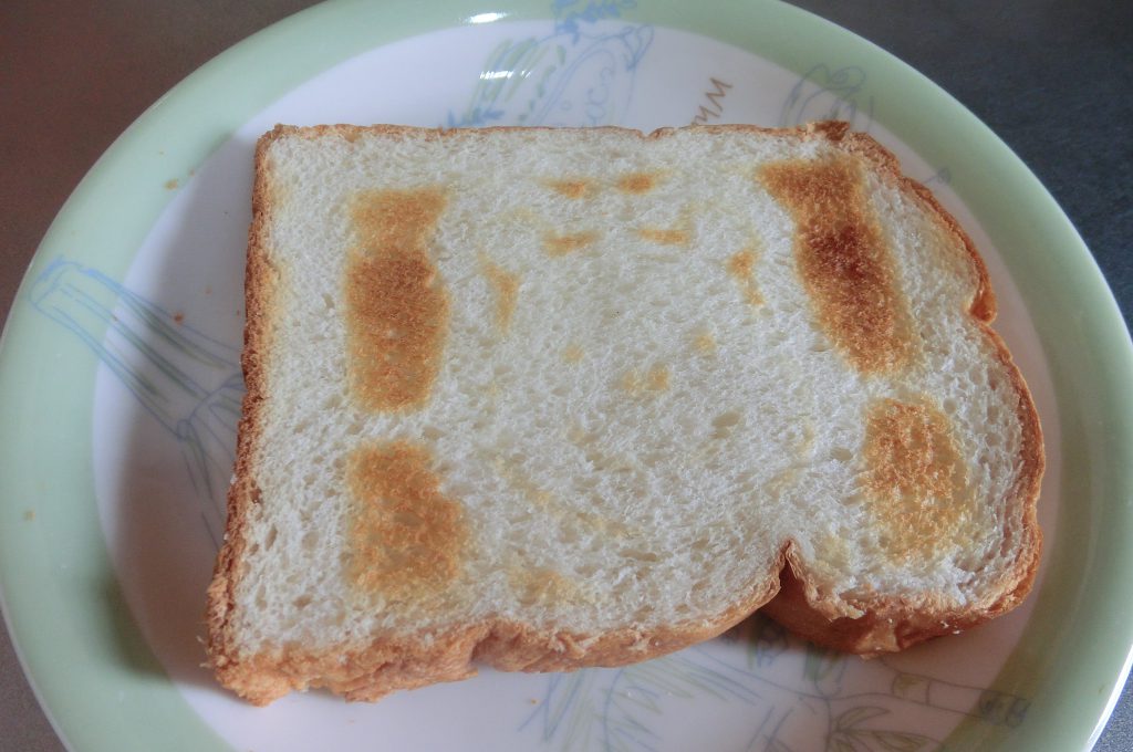 食パンの保存：冷凍＆解凍 冷凍した食パンをふわふわに戻す裏ワザもご紹介します