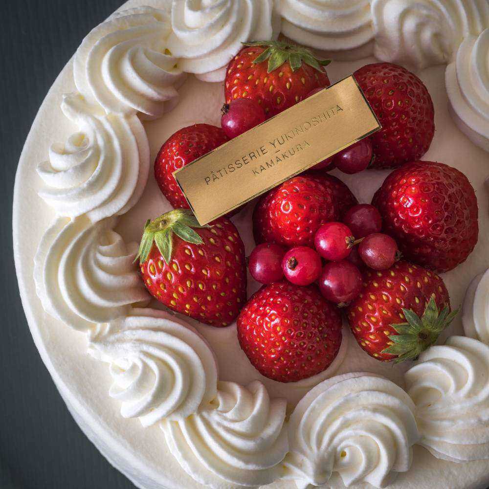 ケーキの盛り付け方のコツと切り分け方を食のプロが解説します