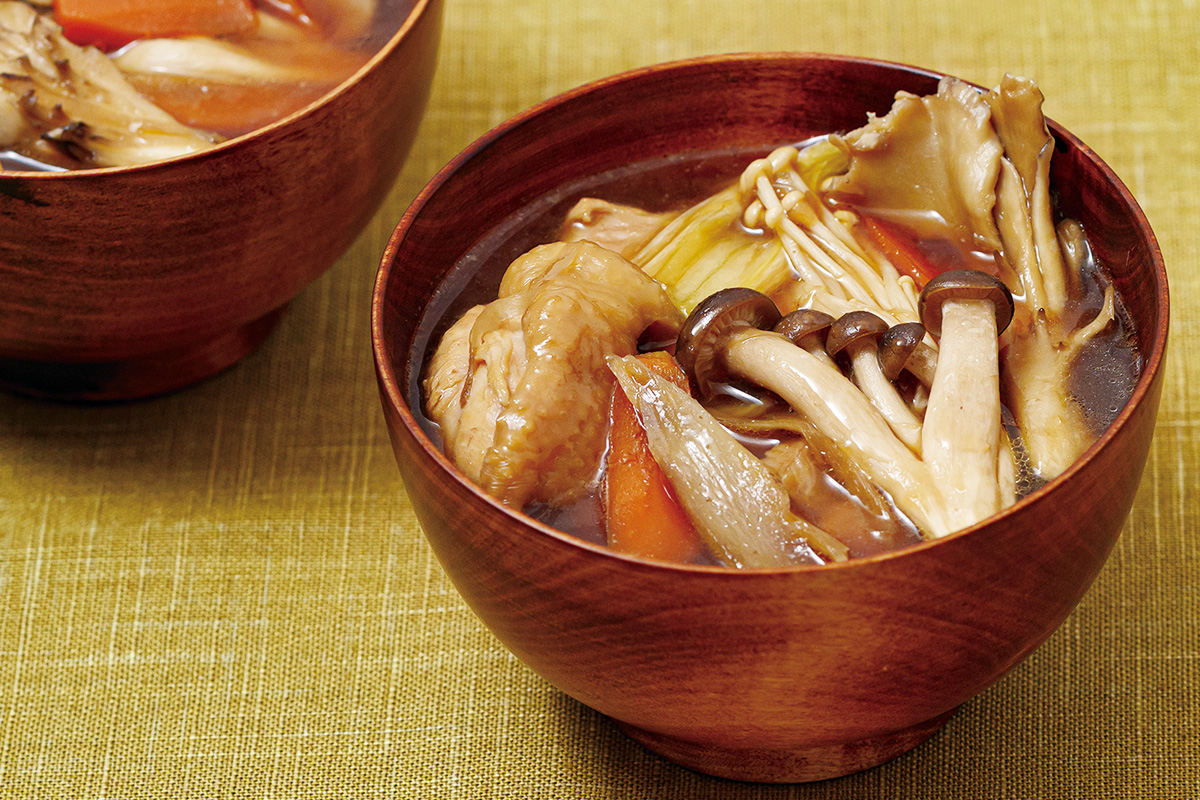 鶏とごぼうの塩麹スープ・にんじんの梅おかかあえ・甘辛みそこんにゃくフードコーディネーターによる「クッキングアートサイト美膳」