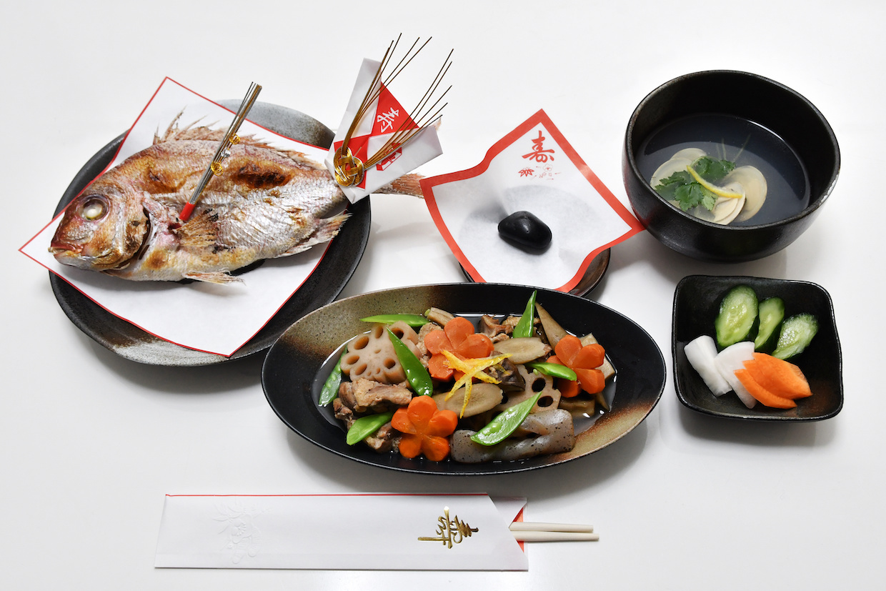 お食い初めの写真を撮影して、素敵な思い出に！中納言のお祝い儀式をご紹介します！活 伊勢海老料理 中納言ご宴会・慶事・法事に