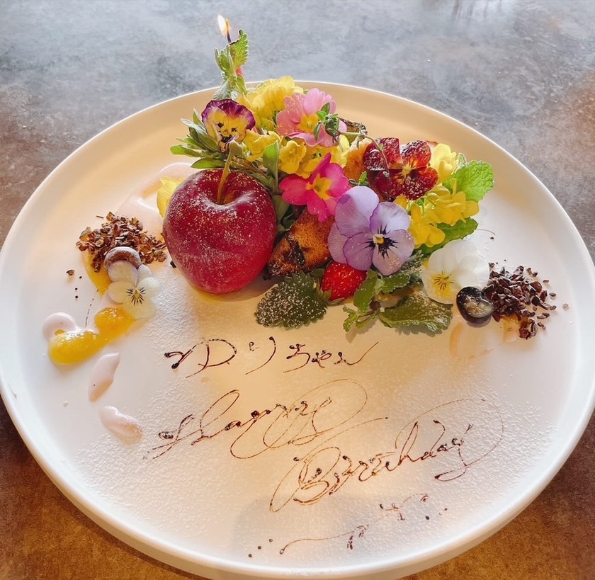 シチュエーション別に使い分け！オリジナルメッセージ付きのお祝いプレートHikarie TIMES