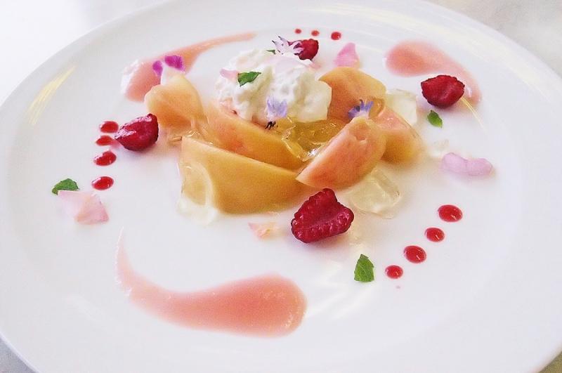 「ソース」のアイデア 10 件アシェットデセール, デザートプレート, 皿盛りデザート