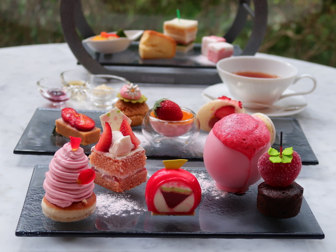 7月からのアフタヌーンティー🫖🧁⁡ この春からコカルド テラス店にてお召し上がりいただける コカルドのアフタヌーンティー🍰🫖 ⁡7月1日からお召し上がりいただける ラインナップが変わります😋😋🩷14時からのご提供に変更しました⚠️⁡子犬のアフタヌーン